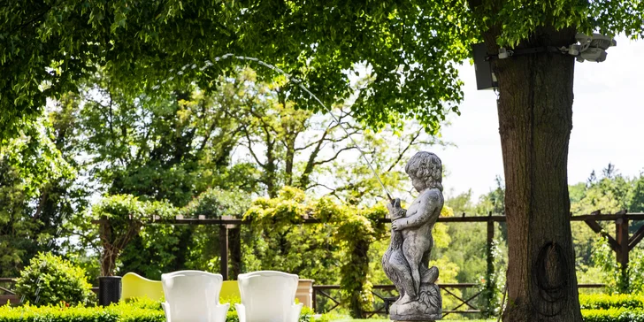 Zámecký pobyt: park s unikátním labyrintáriem, polopenze i bazén a sauna