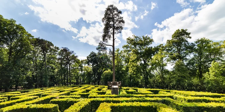 Zámecký pobyt: park s unikátním labyrintáriem, polopenze i bazén a sauna