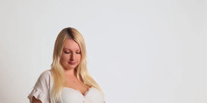 Zajistěte si vzpomínku na celý život: těhotenské focení v ateliéru či exteriéru, 5–15 upravených fotografií