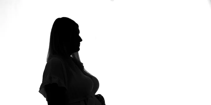 Zajistěte si vzpomínku na celý život: těhotenské focení v ateliéru či exteriéru, 5–15 upravených fotografií