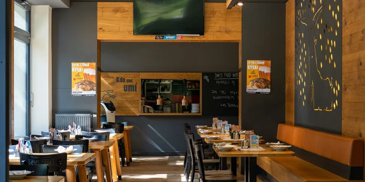 Rodinný oběd pro 4 osoby: tříchodové menu s hovězím vývarem, řízky či kuřetem a bábovkou