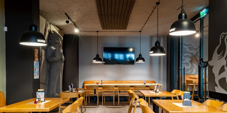 Steakový talíř až pro 4 os.: rump, panenka, losos i pečené brambory a omáčky