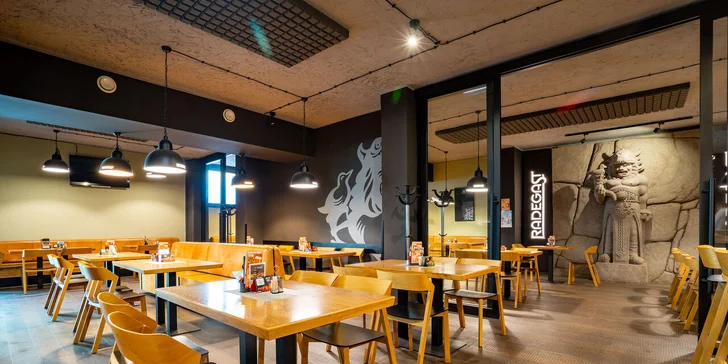 Steakový talíř až pro 4 os.: rump, panenka, losos i pečené brambory a omáčky