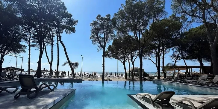 Dovolená v Albánii: 4* hotel přímo u pláže, all inclusive, bazén i letenky