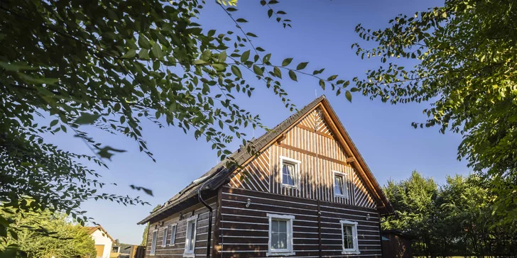 Wellness relax na Třeboňsku: roubenka se saunou, vířivkou i koupacím sudem
