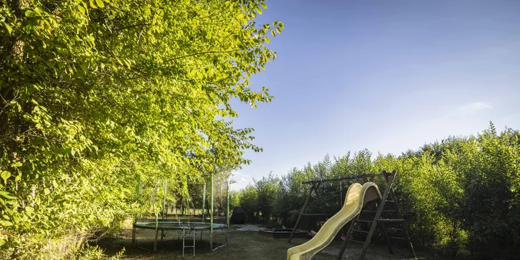 Wellness relax na Třeboňsku: roubenka se saunou, vířivkou i koupacím sudem