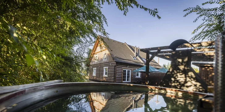 Wellness relax na Třeboňsku: roubenka se saunou, vířivkou i koupacím sudem