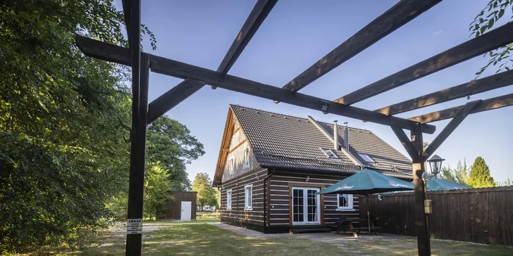 Wellness relax na Třeboňsku: roubenka se saunou, vířivkou i koupacím sudem