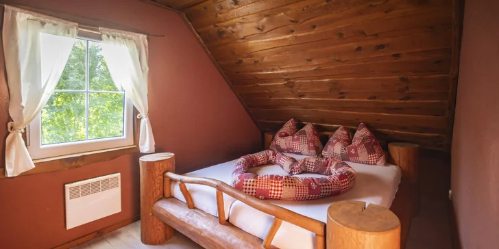 Wellness relax na Třeboňsku: roubenka se saunou, vířivkou i koupacím sudem