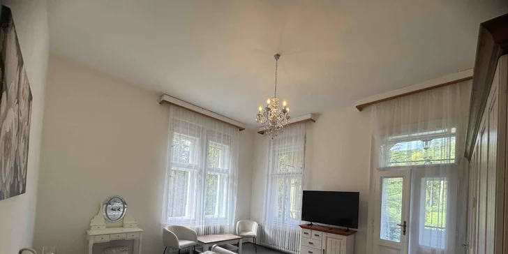 Historická Vládní vila v Luhačovicích: pobyt se snídaní v samém centru lázní