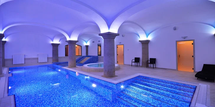 Krásný hotel u pivovaru Klášter: wellness a polopenze s večeřemi při svíčkách