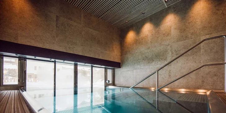 Hotel v rakouských Alpách přímo u sjezdovky: snídaně či gurmánská polopenze, wellness i karta výhod