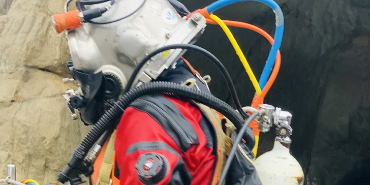 Vydejte se 3 m pod hladinu: zážitkové potápění s NASA vybavením či pracovním skafandrem