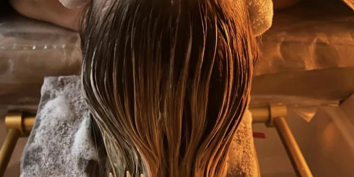 Relaxační procedura head spa, masáž hlavy i hloubková péče o poškozené vlasy
