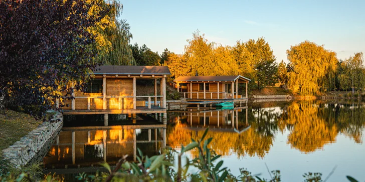 Pobyt ve vybaveném vodním domku na Vysočině: půjčení loďky i privátní sauna