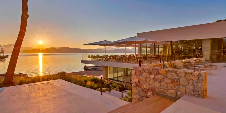 Řecko letecky: hotel Mirage Chalkida City Resort***** přímo u pláže, infinity bazén i snídaně