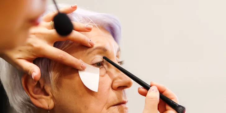 Kurz líčení krok za krokem pro 1–4 osoby i s balíčkem kosmetiky dle výběru