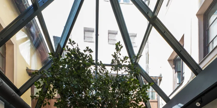 Rozmazlete se: káva nebo horká čokoláda a zákusek v kavárně RestArt