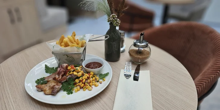 Otevřený voucher na jídlo i nápoje v nové kavárně RestArt Cafe: 500 Kč