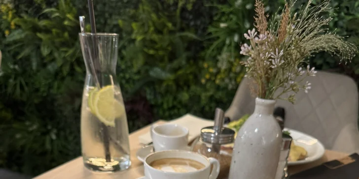 Sladká nebo slaná snídaně s nápojem i mimosou v centru Budějovic