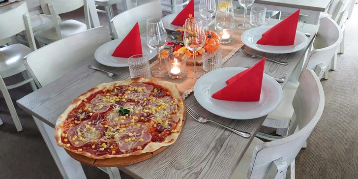Itálie pro velké jedlíky: jumbo pizza o průměru 60 cm, šunková, salami nebo quattro formaggi