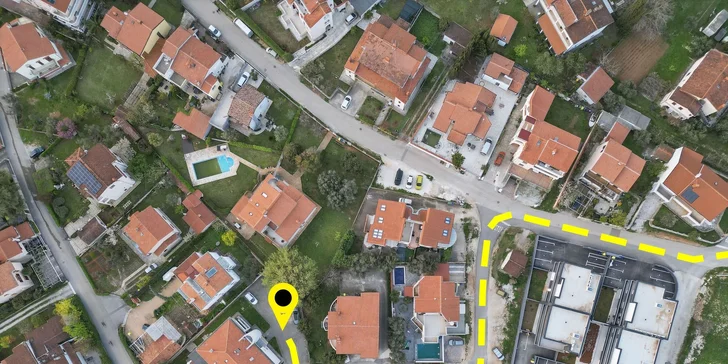 Apartmán v Chorvatsku jen 700 m od pláže, s kuchyní, klimatizací a bazénem