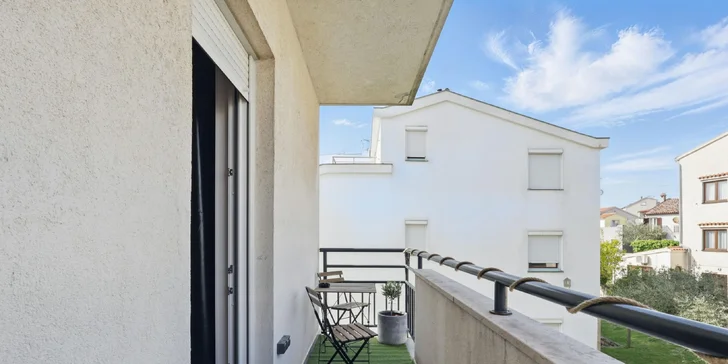 Apartmán v Chorvatsku jen 700 m od pláže, s kuchyní, klimatizací a bazénem