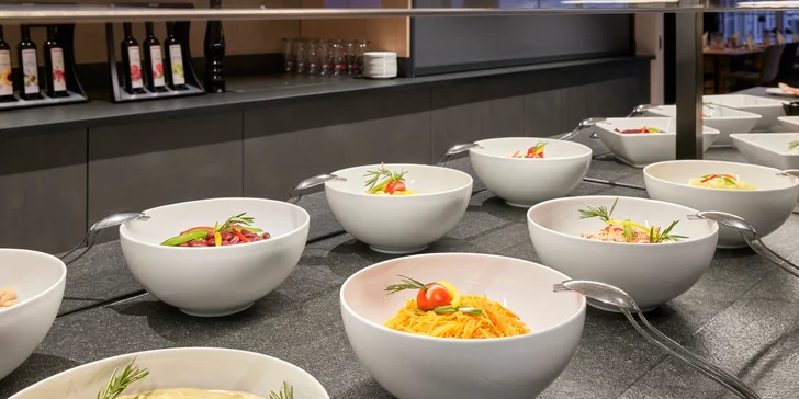 Údolí Ötztal: hotel Alpenaussicht kousek od svahu, božské výhledy, jídlo i wellness