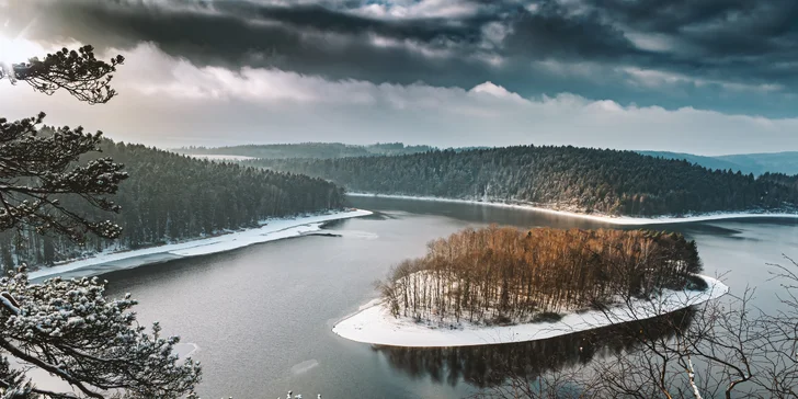 Dovolená v Železných horách: vila nebo chatka, varianty se snídaní i wellness s bazénem