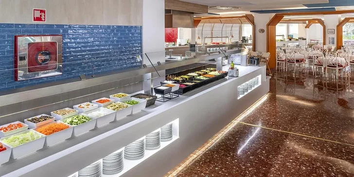 Dovolená ve Španělsku: 4* hotel s polopenzí, bazén, animace, miniklub i let