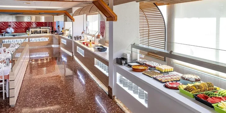 Dovolená ve Španělsku: 4* hotel s polopenzí, bazén, animace, miniklub i let