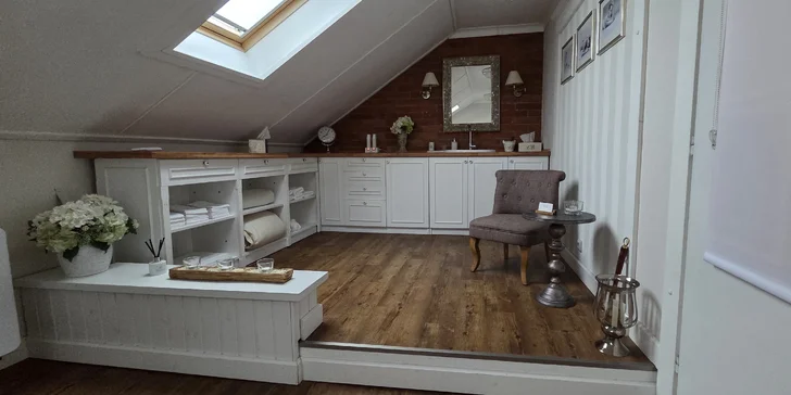 Masáže dle výběru: záda a šíje, nohy či ruce nebo 1,5 h aromaterapeutické masáže