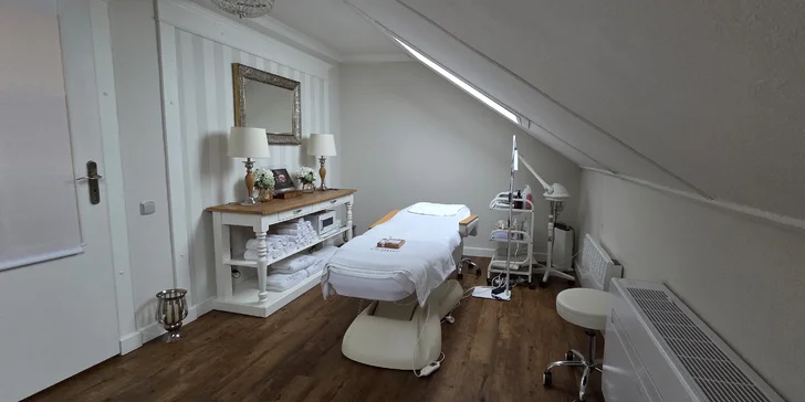 Masáže dle výběru: záda a šíje, nohy či ruce nebo 1,5 h aromaterapeutické masáže