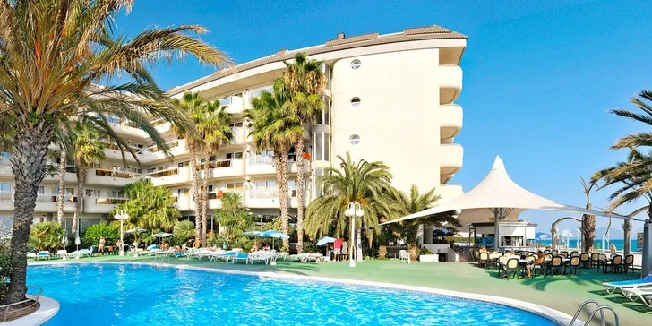 Costa Brava letecky: hotel Caprici**** přímo u pláže, bazén, polopenze i animační program
