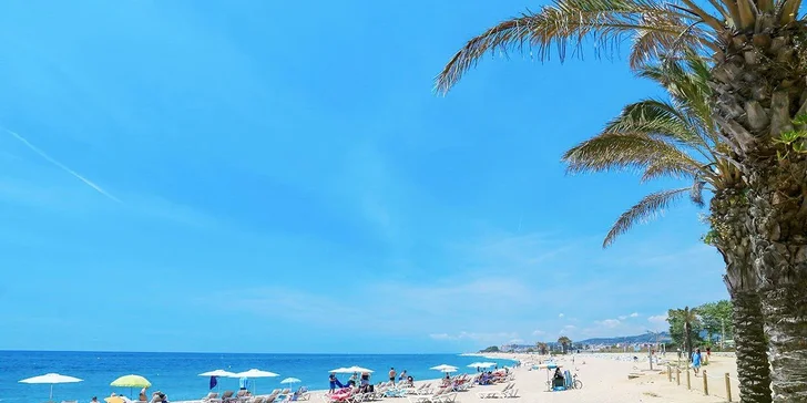 Costa Brava letecky: hotel Caprici**** přímo u pláže, bazén, polopenze i animační program