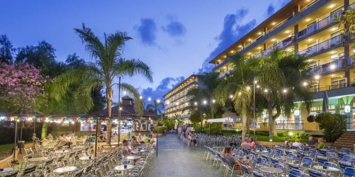 Poleťte na pobřeží Costa Dorada: 4* hotel se stravou, bazény, animační program