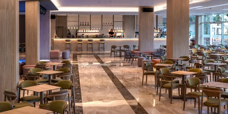 Poleťte na pobřeží Costa Dorada: 4* hotel se stravou, bazény, animační program