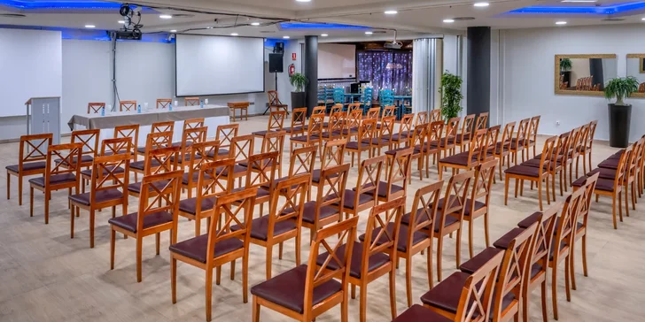 Poleťte na pobřeží Costa Dorada: 4* hotel se stravou, bazény, animační program