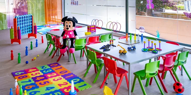 Poleťte na pobřeží Costa Dorada: 4* hotel se stravou, bazény, animační program