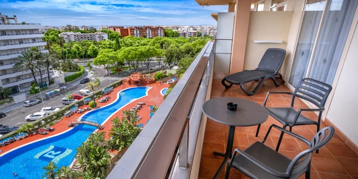 Poleťte na pobřeží Costa Dorada: 4* hotel se stravou, bazény, animační program