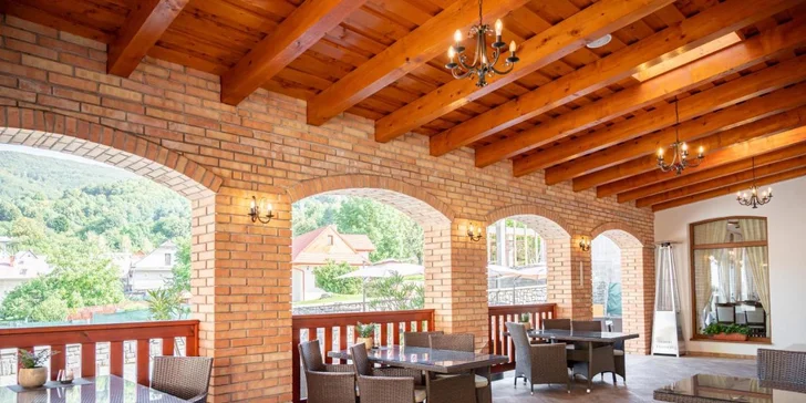 Pobyt v krásném prostředí 15 km od Bojnického zámku: polopenze, nový wellness i láhev vína