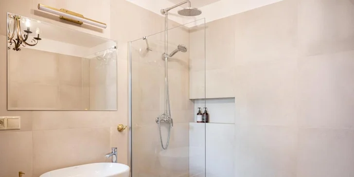 Pobyt v krásném prostředí 15 km od Bojnického zámku: polopenze, nový wellness i láhev vína