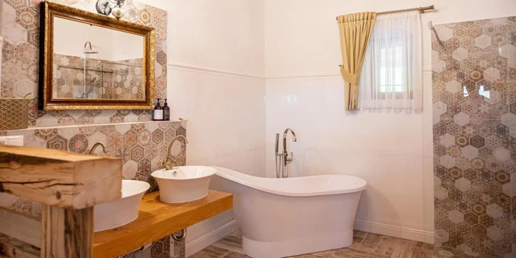 Pobyt v krásném prostředí 15 km od Bojnického zámku: polopenze, nový wellness i láhev vína