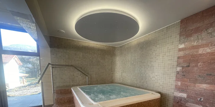 Pobyt v krásném prostředí 15 km od Bojnického zámku: polopenze, nový wellness i láhev vína