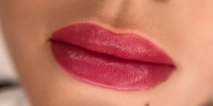 Permanentní make-up obočí pudrovou metodou nebo akvarelových rtů