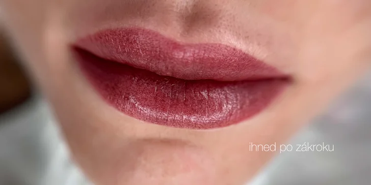 Permanentní make-up obočí pudrovou metodou nebo akvarelových rtů