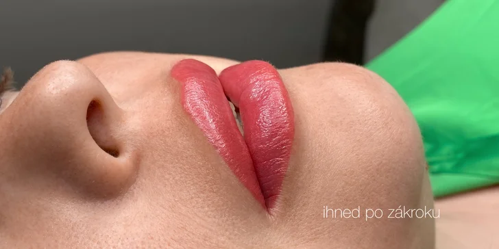 Permanentní make-up obočí pudrovou metodou nebo akvarelových rtů
