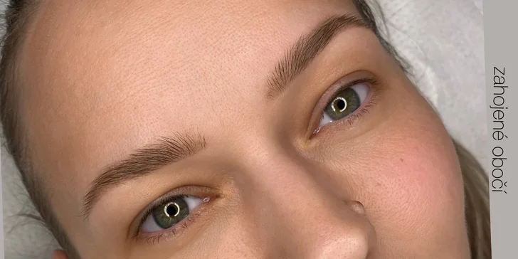 Permanentní make-up obočí pudrovou metodou nebo akvarelových rtů