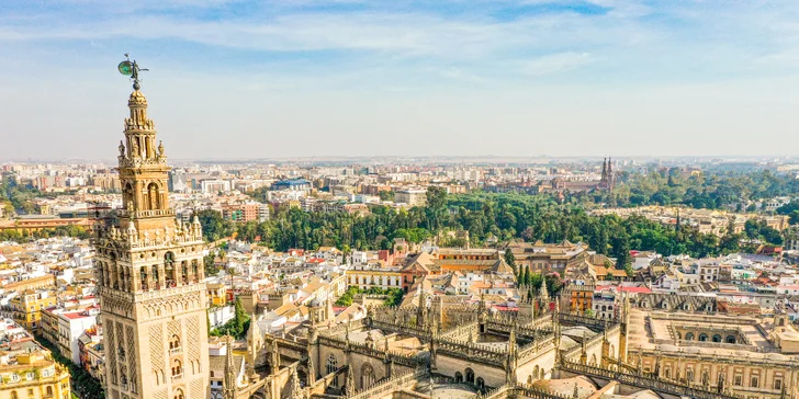 Objevte perlu Andalusie: třídenní zájezd do Sevilly s ubytováním, snídaní a letenkami