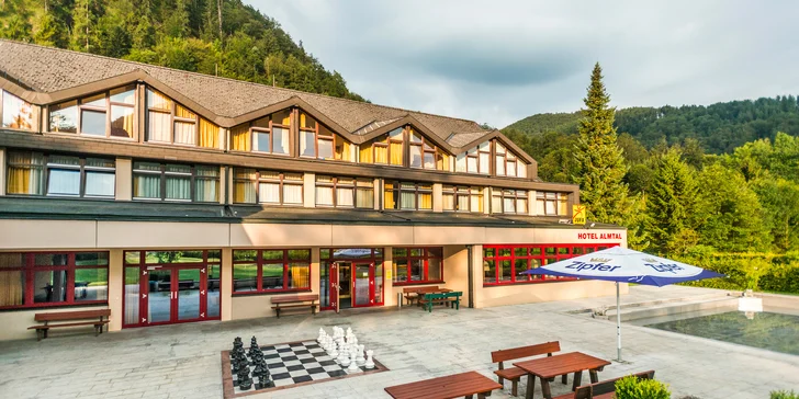 Rodinná dovolená v Rakousku: 3* alpský hotel se snídaní nebo polopenzí, sauna, lyžování